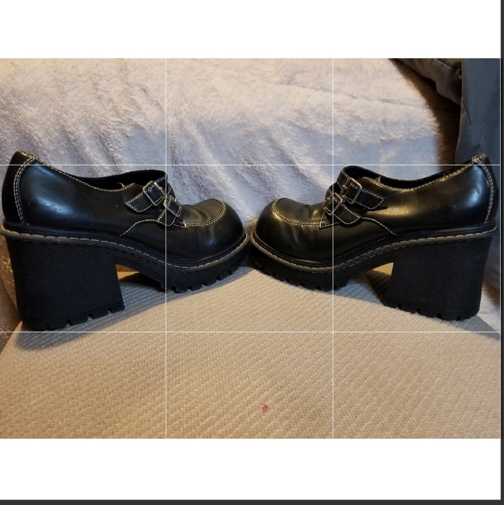 Chunky heeled shoes